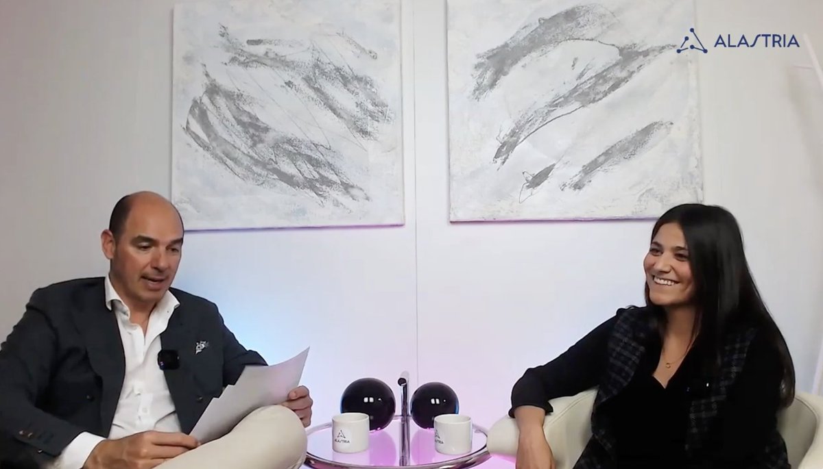 Ya está disponible un nuevo episodio de #BlockchainBites, en el que exploramos los programas de fidelización basados en #web3, de la mano de Paula Pascual Cortés, CEO de @MergeMadrid.

Escúchalo ya:
Spotify: open.spotify.com/episode/1ssjHr…
Youtube: youtube.com/watch?v=Ki6a0T…
<a href="/JuJiZa13/">JJ</a>