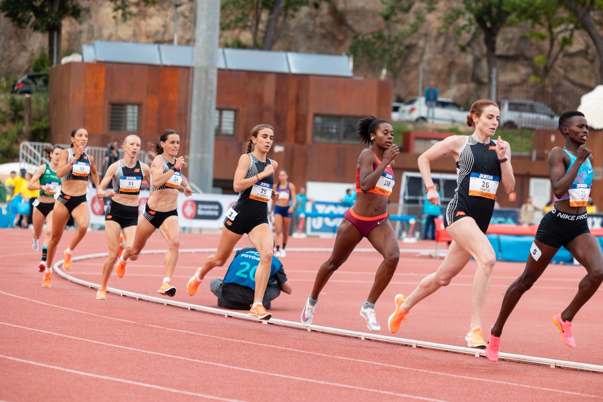newbalanceES's tweet photo. Simplemente, orgullo de #NBTeam. 💓 Aquí va un pequeño recap del Míting de Barcelona en 800m femenino.
✨ @daniela0103gar, @Lorena_martinm, Marina Martínez, @estherrguerrero, @ZNnaumov ✨
¡A por lo que viene! 💥
#NewBalance https://t.co/gV3Vq3dtB9