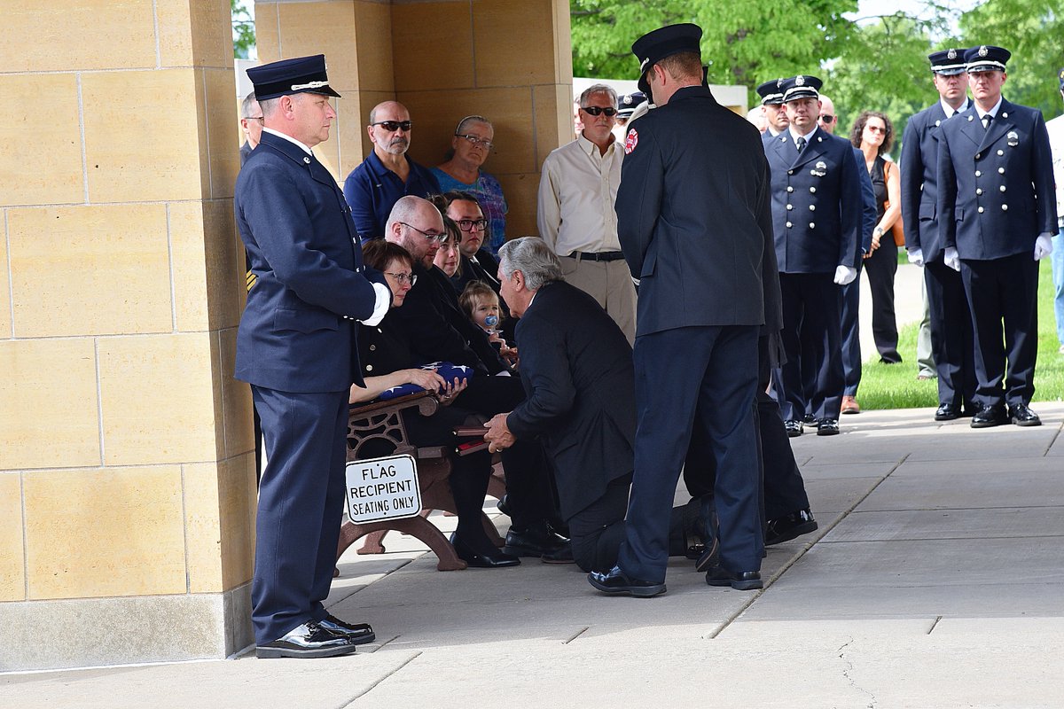 L21_stpaulfire's tweet photo. Rest in Peace Captain Larry Goodman https://t.co/ojkMKTPwlB