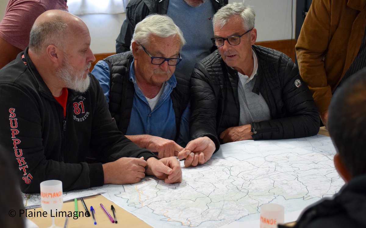 ccplainelimagne's tweet photo. [#Schémacyclable]
🚴Le 16 mai, les ateliers du schéma directeur cyclable, présentés par @Ingetec_, ont rassemblés élus et citoyens pour façonner l’ #AvenirCyclable de Plaine Limagne.

#ComComPlaineLimagne #CCPlaineLimagne #PlaineLimagne #MobiliteDouce https://t.co/S319QWgYkr
