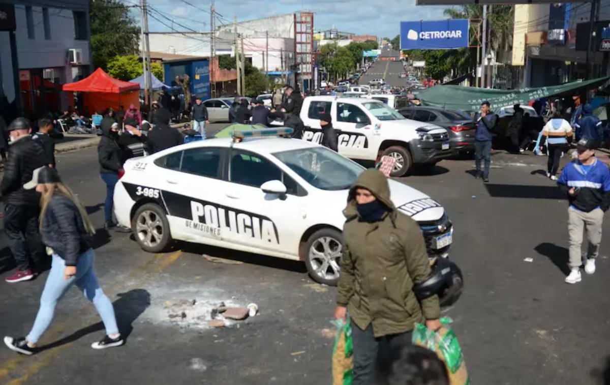 Escala el conflicto en Misiones por el levantamiento policial: Bullrich llevó calma a los habitantes y afirmó que 'donde no esté la policía, ahí vamos a estar' ledoymipalabra.com/escala-el-conf…