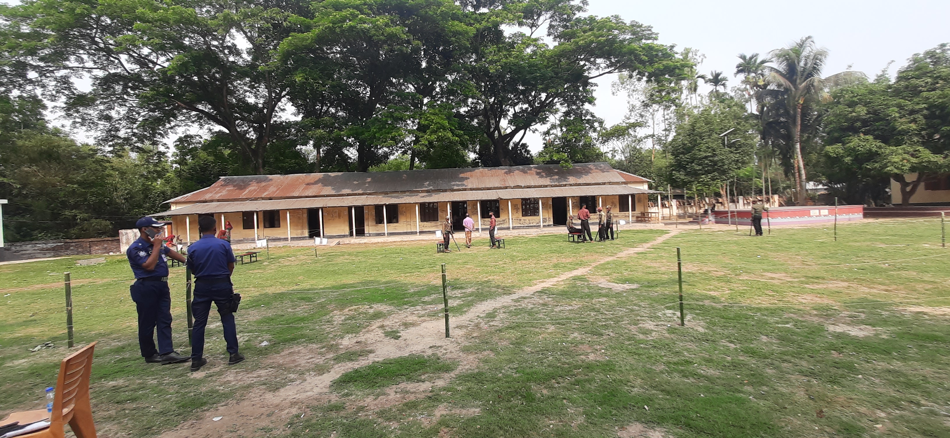 টাঙ্গাইলে ভোট কেন্দ্র ফাঁকা: তিন ঘন্টায় ১ ভোট