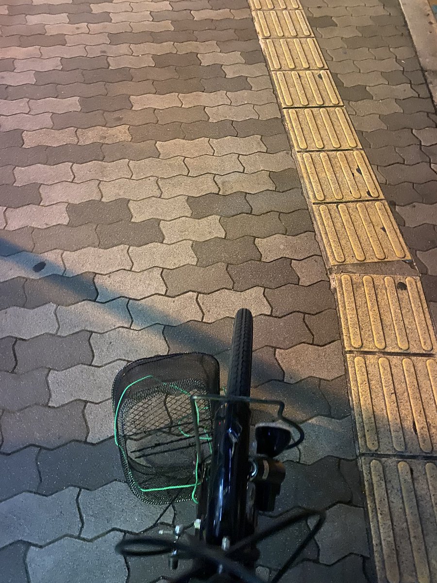 最近自転車の修理にハマってます。
壊れたパーツを前より良いものにカスタマイズしてもらうと興奮する。
世界に１つだけのママチャリ作りたい。