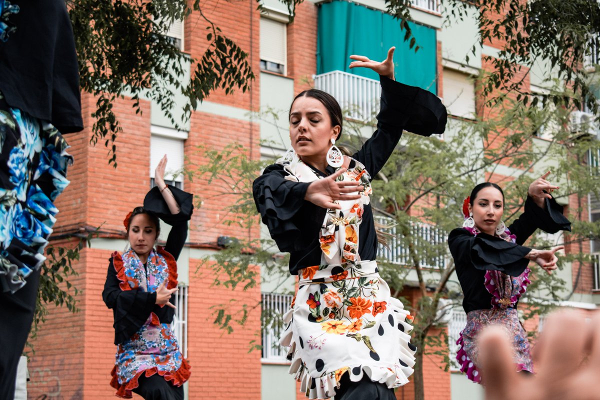 LaRotllana's tweet photo. El passat dissabte va ser la Festa de Maig de l’Associació Veïnal Sant Mori. Joves i adolescents de l’entitat van col·laborar amb els tallers infantils i van actuar els grups de K-Pop i l’ApS del Listen to me. #festaveinal #badalona #santmori #rotllana #comunitat https://t.co/FfH5GBmhxL
