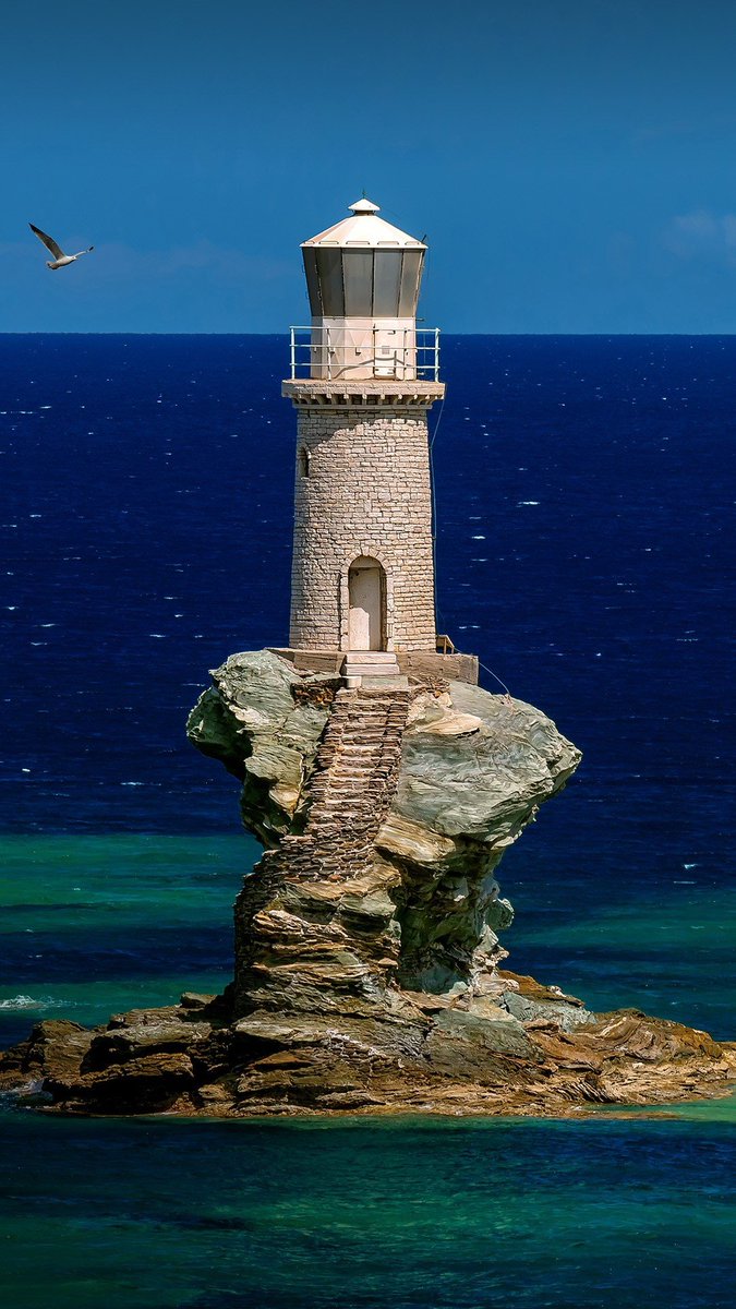 Lighthouses exist not just to guide ships to safety, but to remind us of humanity's relentless fight against the darkness.

Here are 20 lighthouses that you should visit. 🧵⤵️