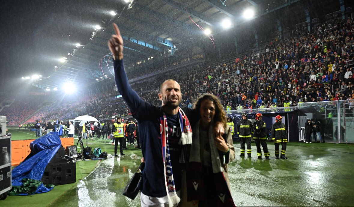 l_desilvestri's tweet photo. Festeggiamenti,Champions League,Amici,Famiglia,Amore,Bologna!
EMOZIONI! GRAZIE A TUTTI! ❤️💙 
#Bologna #ChampionsLeague https://t.co/u7fFiWbXYY