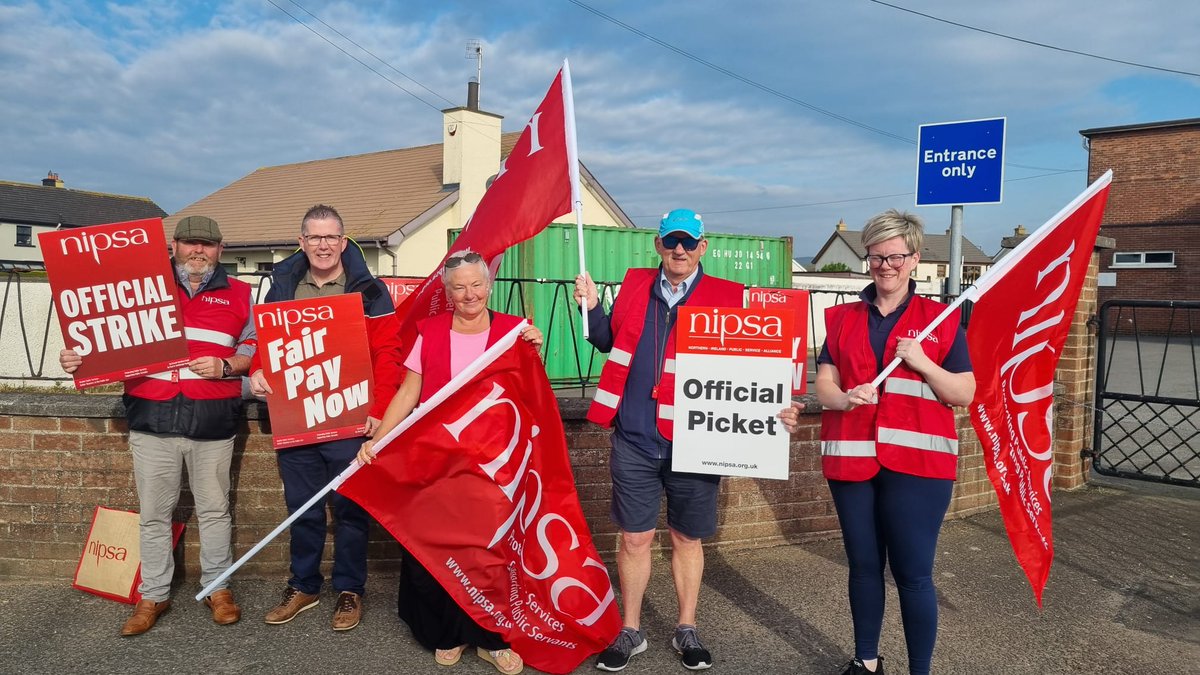 Day 2 Education workers strike. Pickets going strong in Kilkeel. #FairPayNow #Solidarity