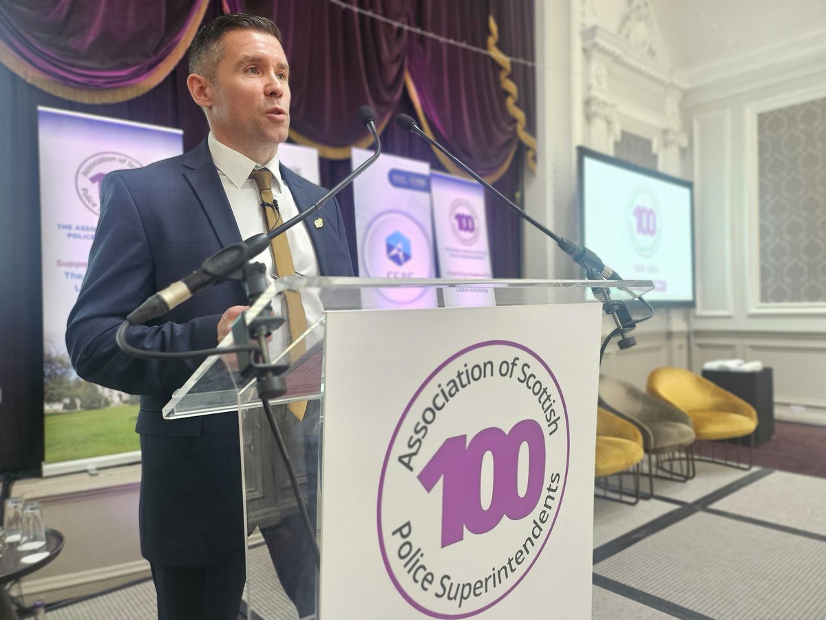 ScotPoliceSupts's tweet photo. .@ScotPoliceSupts President praises the work of Police Scotland’s world-renowned Violence Reduction Unit and the hundreds of community police officers who have driven down knife crime - but warns the force now has the lowest police officer numbers in 16 years. #StretchedService https://t.co/Je4RWIuD9o