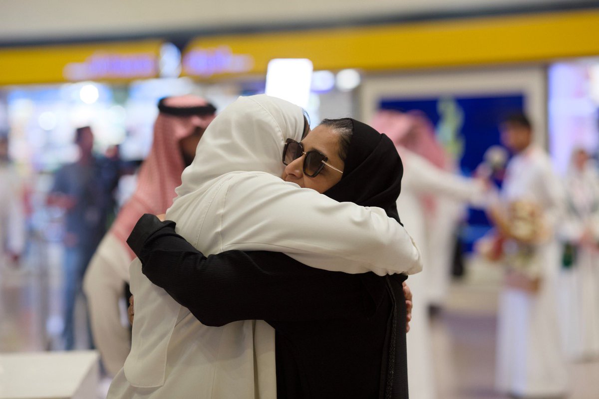 مشاعر من الفخر وفرحة الإنجاز الوطني لحظة استقبال أبطال المنتخب السعودي للعلوم والهندسة في مطار الملك فهد الدولي بالدمام. #آيسف_2024