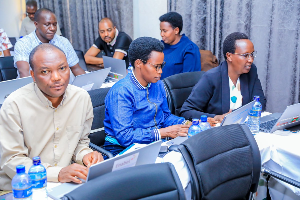 WhoBurundi's tweet photo. Pour la disponibilité de données sanitaires de qualité au #Burundi, @WhoBurundi appuie le @mspls_bdi, à travers la #DSNIS, pour la tenue d’un atelier d’analyse et de validation desdites données, du 20 au 24 mai à #Gitega, en vue de la performance des services et soins de #santé. https://t.co/eq5RcNyeWn