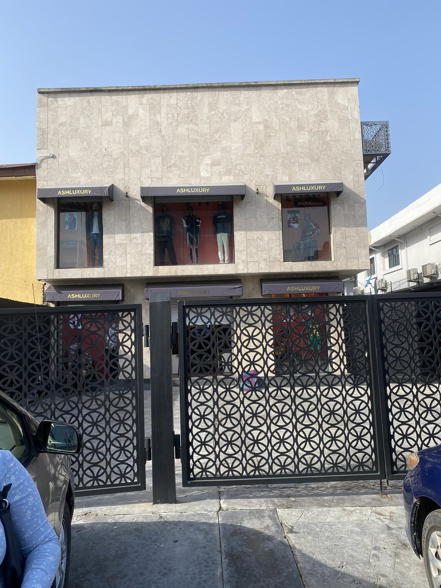 Boy_like_Manny's tweet photo. Just realized I never told y’all what happened last week…

*Clears throat and sips water*

STORYTIME!!

So, last week, I and a selected few others from the YAART Incubation Program had the opportunity of visiting the HQ of Ashluxury for a #DayInternshipAtAshluxury https://t.co/xbDYLxEJvQ