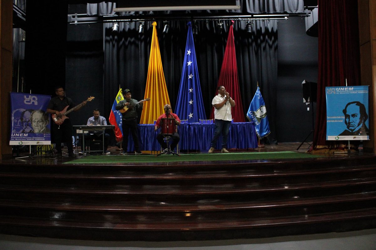 SomosUnem's tweet photo. #Ahora|Desde el auditorio  del Complejo Educativo Fermín Toro arrancamos con la Jornada de Formación para la Gestión Territorial UTGU 2024-2026, donde el Grupo Magisterial de la UNEM le dio la bienvenida a los tutores nacionales, docentes y demás durante este encuentro formativo. https://t.co/Q1vkTytdz0
