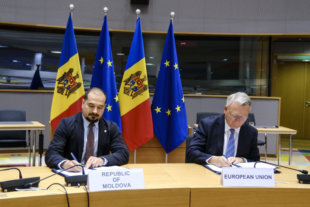 Signed! ✍🏽 New agreement allowing Moldova 🇲🇩 to join the Employment and Social Innovation strand of the European Social Fund Plus 💶 🤝   This is good news for Moldovan companies and workers, and brings the country even closer to the 🇪🇺 European Pillar of #SocialRights