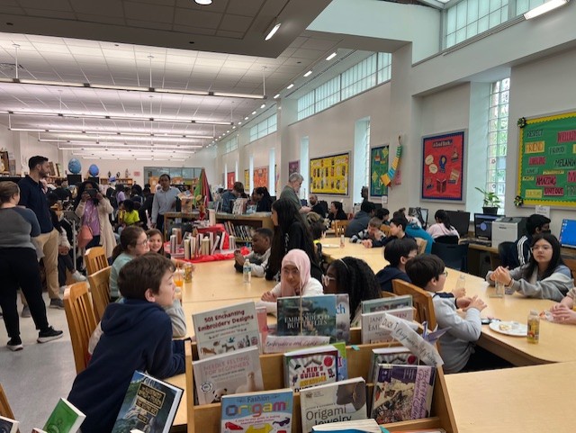 MidwoodHornets's tweet photo. On Saturday, May 18th we held our 1st Middle School Invitational Hackathon. We had approx. 80 sixth to eighth grade students and 14 chaperones join us from 7 middle schools in districts 21 & 22. #MSHackathon #CS4ALL #coders #computersciencerocks https://t.co/HuYt0wQz7I