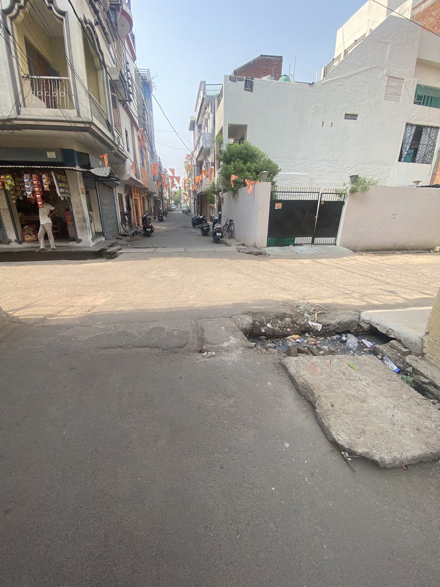 Rishabh7400's tweet photo. Complaint to the local authority multiple times for the broken crossing in Sector-M, Aliganj, Lucknow but no action has been taken. Condition had been worsen day by day but no solution. @nagarnigamlko @myogiadityanath @CMOfficeUP @myogioffice @UPGovt @rajnathsingh @AdminLKO https://t.co/i4MbfbmDp8