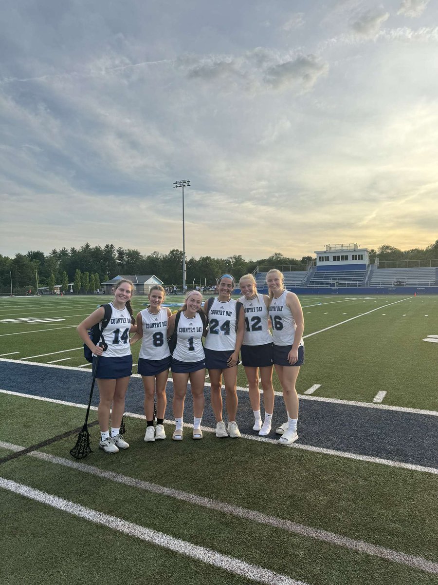 IsabelR79220091's tweet photo. Last home game :( and 200 goals! 
Forever grateful for these girls and this team. 
@TheVelocityLax https://t.co/3bLIUsk46Q
