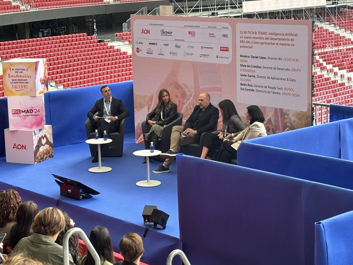 FactorHumano_es's tweet photo. Acompañan a Daniel: Silvia de Cristóbal, Gerente de Desarrollo, @atresmediacom, Javier García, Director de Aplicaciones &amp; Data @ACCIONA, Belén Ruiz, Gerente de People Tech @Repsol y Eva Cornide, Directora de Talento @grupo_oesia #CongresoFH https://t.co/8p7FDpAQTB