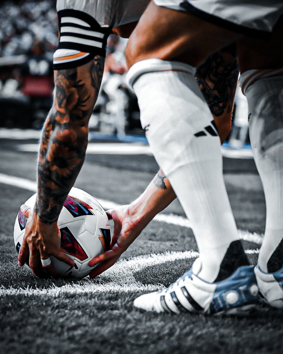 Toni Kroos ha sido para mí el mejor centrocampista de la historia y uno de los jugadores más infravalorados.

Jugador elegante, inteligente y alejado de los egos propios del fútbol moderno. Que junto a su liderazgo y gen competitivo lo han convertido en alguien irrepetible.