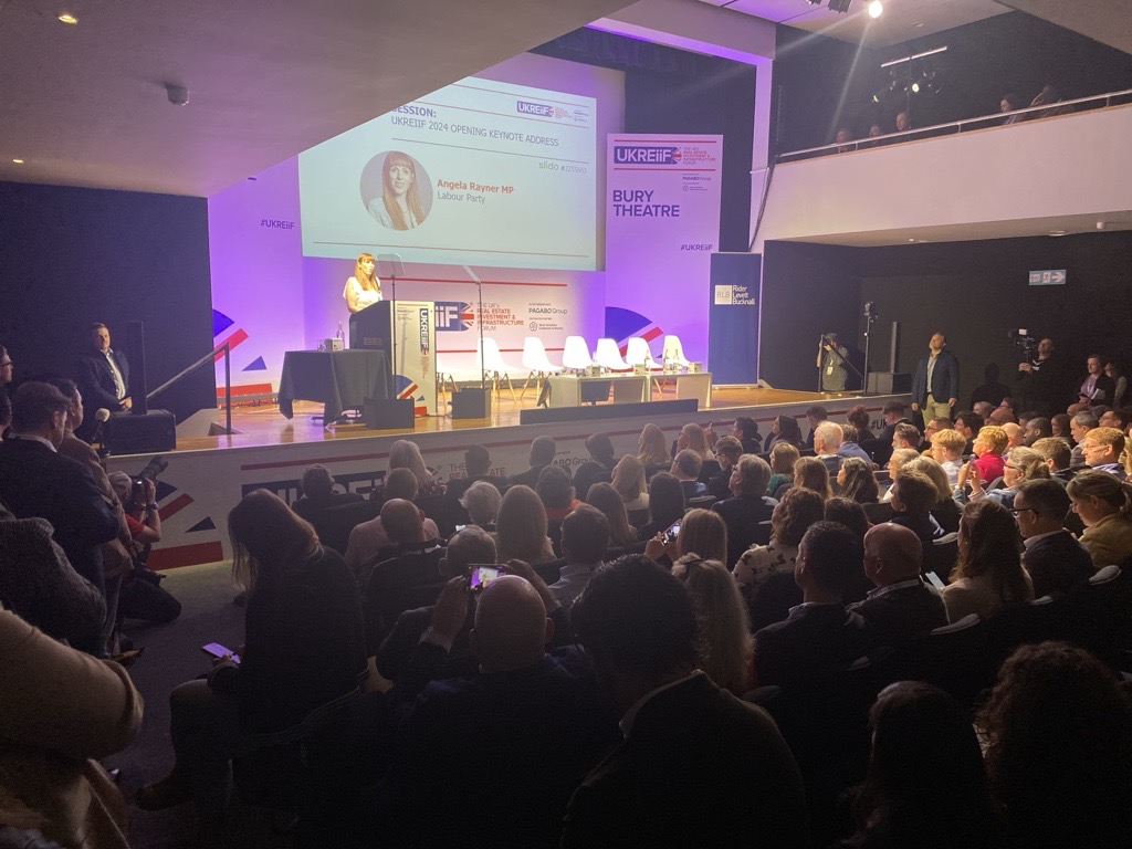 This morning, Labour released their plans for ‘the next generation of new towns'. Shadow Secretary of State for Levelling Up, Housing and Communities, @AngelaRayner urged housing developers to start drawing up plans for new communities, in her keynote speech at #UKREiiF.
