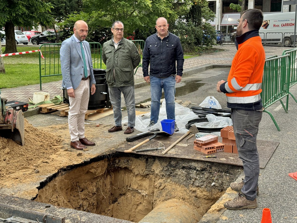 aytolaredo's tweet photo. 🚧Después de semanas esperando la pieza que nos faltaba, hoy hemos reparado la #tubería de Marqués de Comillas en la que se provocó una fuga el pasado 1 de febrero.

💧Con esta actuación aseguramos que no vuelva a haber ningún problema de abastecimiento en el centro de #Laredo https://t.co/GxbRkrTGYL
