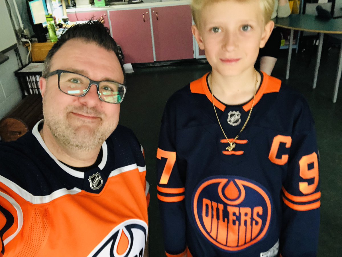TeacherTizzard's tweet photo. J is my people!!! #GoOil #WesternConferenceFinals #LetsGo https://t.co/l49if650Lf