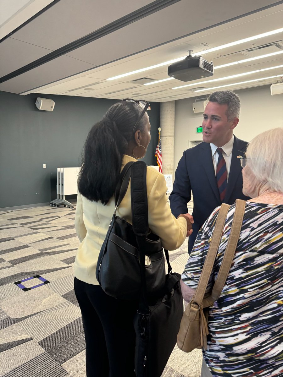 MacDeford's tweet photo. Thank you James Island-Folly Beach Democrats for hosting last night’s candidate forum. I’m fired up and ready to flip #SC01 and continue my service to the people of the Lowcountry in Congress! #scpol #election2024 #defordforcongress https://t.co/yMiA6rm7kW