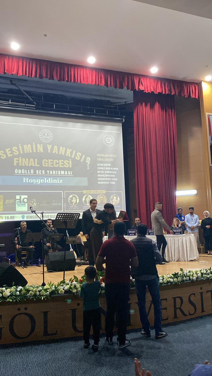 YedisuMEM's tweet photo. Öğrencimizi,emeği geçen tüm idareci ve öğretmenlerimizi tebrik ediyoruz. Yarışma süresince desteğini esirgemeyen İlçe Kaymakamımız Sn. Furkan BAŞAR’a şükranlarımızı arz ederiz. 
@bingolmem @GSB_Bingol @YedisuKaymakam @YedisuC @PekguzelH https://t.co/qi4wYidpCP