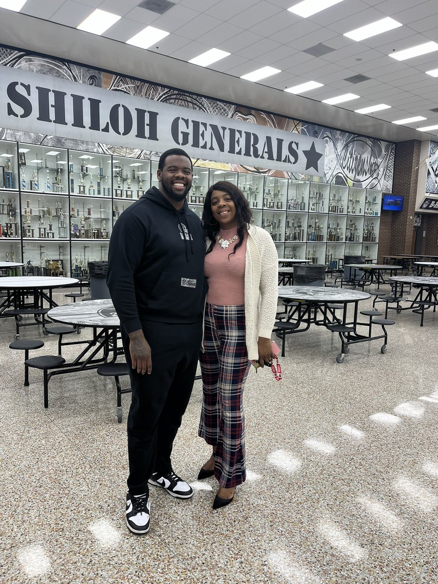 ShilohGenerals's tweet photo. Day 179 - Two days left in the school year 🍎and five until we get to see our seniors cross the finish line! 🫡🎓 Enjoy a few more throwbacks from this semester and remember that is ALWAYS a great day to be a General! #Salute #180DaysofPRIDE https://t.co/3Z4sBjc278
