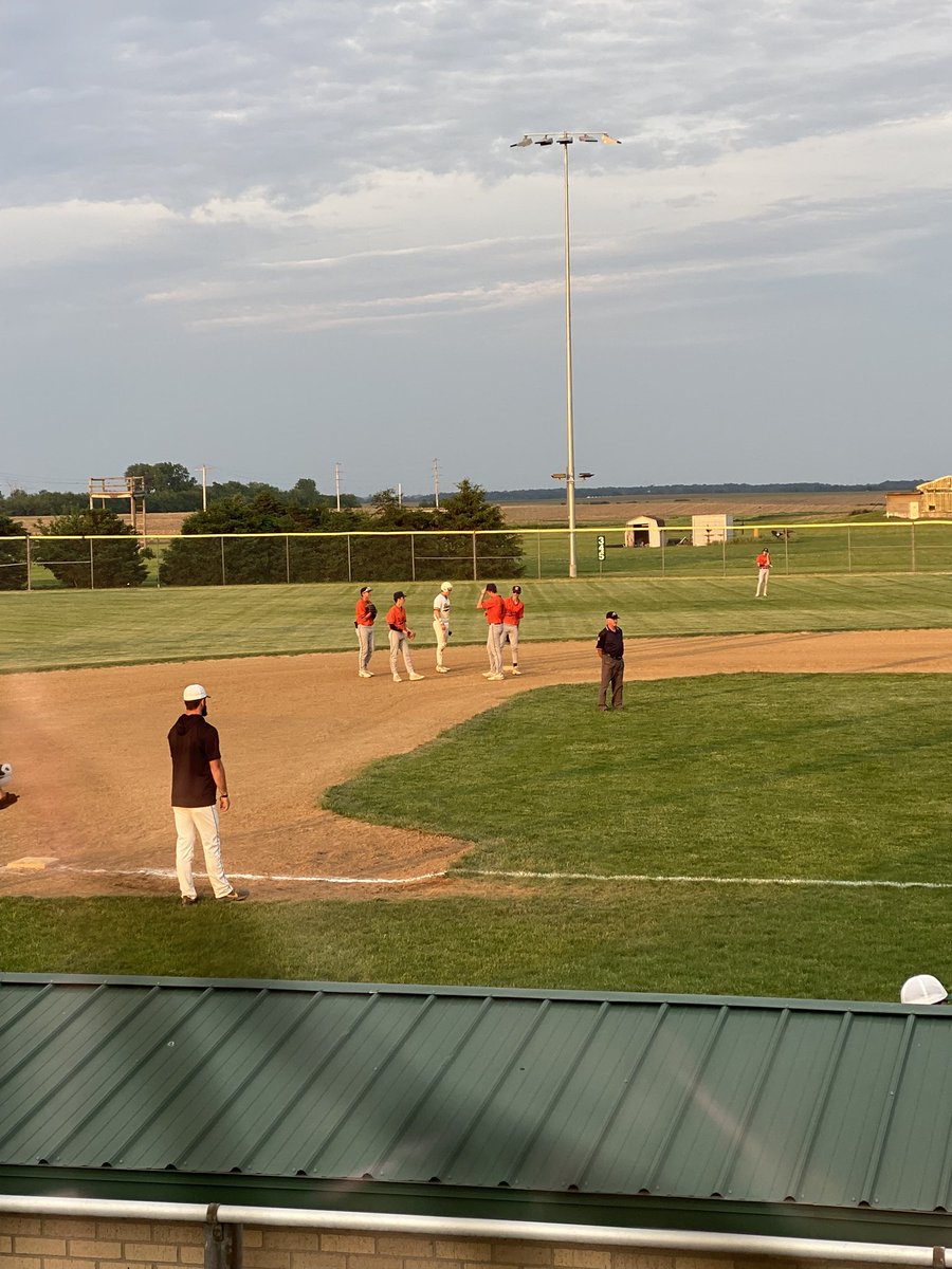 Amyhedden1202's tweet photo. Pretty awesome when almost every coach and many parents from the opposing team come up to tell you how hard you worked your butt off behind the plate and how you took a solid beating back there and never once showed quit. Loved seeing all these kids too!!! https://t.co/eEQQ3OYXDD