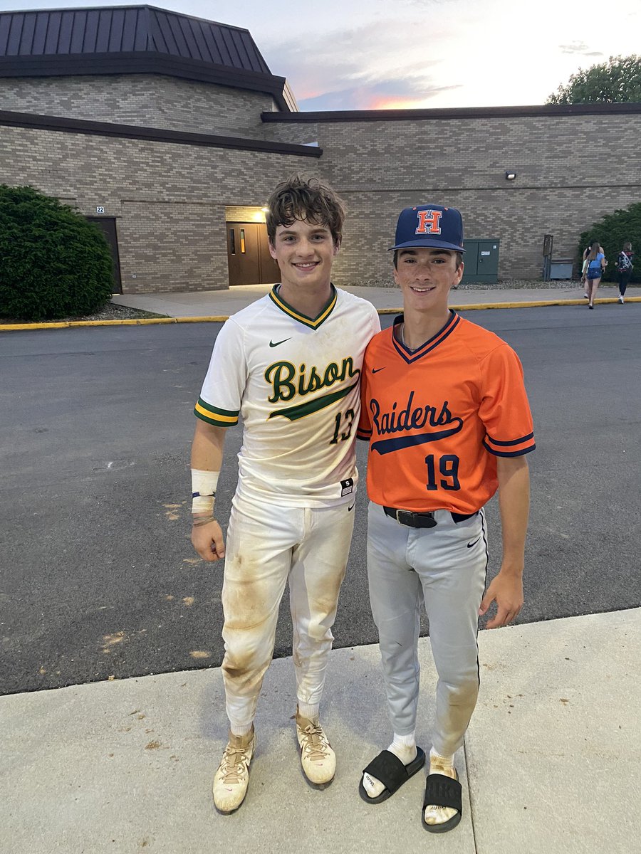 Amyhedden1202's tweet photo. Pretty awesome when almost every coach and many parents from the opposing team come up to tell you how hard you worked your butt off behind the plate and how you took a solid beating back there and never once showed quit. Loved seeing all these kids too!!! https://t.co/eEQQ3OYXDD