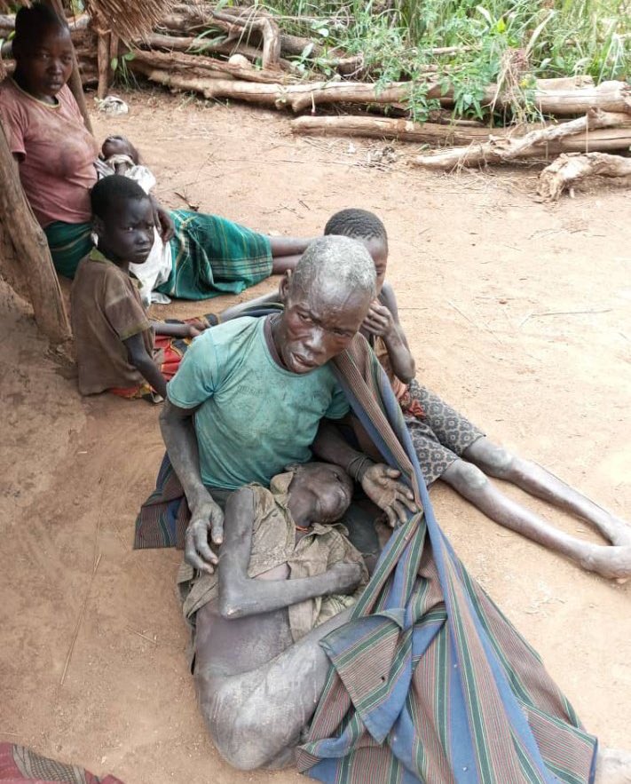 SsemujjuNganda1's tweet photo. My heart bleeds. Anyone with a lead to this family? Maybe we can see how to support them. https://t.co/sOlbRIvchr
