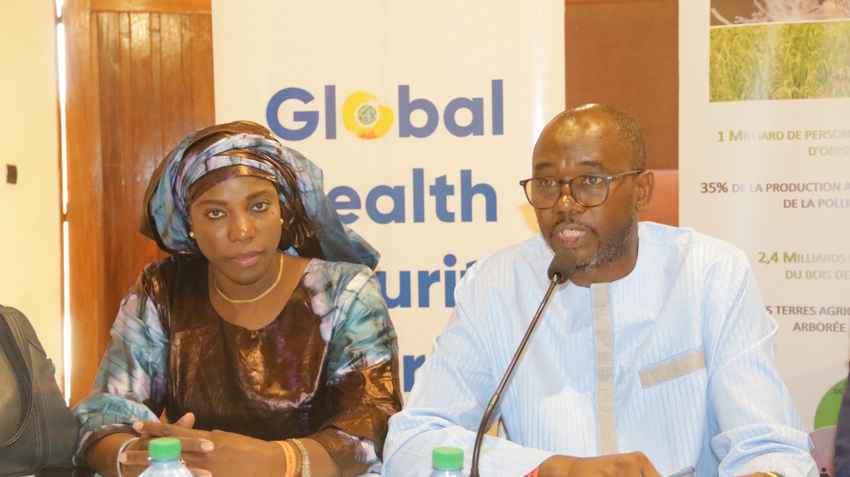 FAOSenegal's tweet photo. #HappeningNow
📍Mbour| 🗓️21 au 24 mai
Ouverture de l'atelier d'échanges et d'infos avec les acteurs en distribution de produits phytosanitaires sur les nouvelles procédure d'homologation des pesticides organisé par #FAO_ECTAD dans le cadre du projet #GHS appuyé par @DPVegetaux https://t.co/g0g67vMN9Y