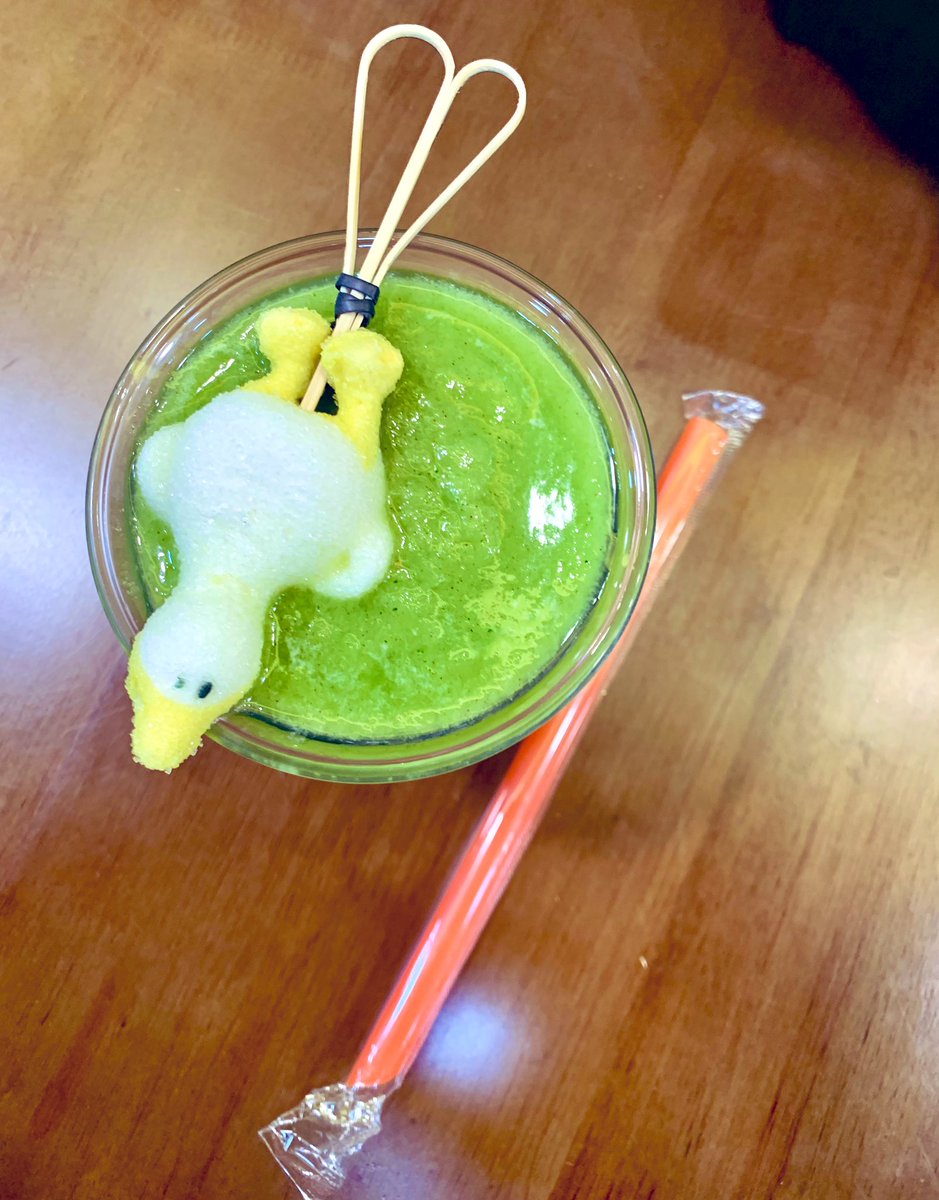 waidick's tweet image. Day8:廣東話寫tweet，生活上總有啲事，你覺得佢冇用，但偏偏成日出現喺你身邊，所以一件有冇實際用途實係好主觀，就好呢杯嘢上面塊糖咁，本身杯嘢都幾健康奇異果+青瓜，但一加舊咁嘢就多咗。人同感情都係咁，多咗就變多餘。
#d生活誌 #廣東話 #一日一tweet