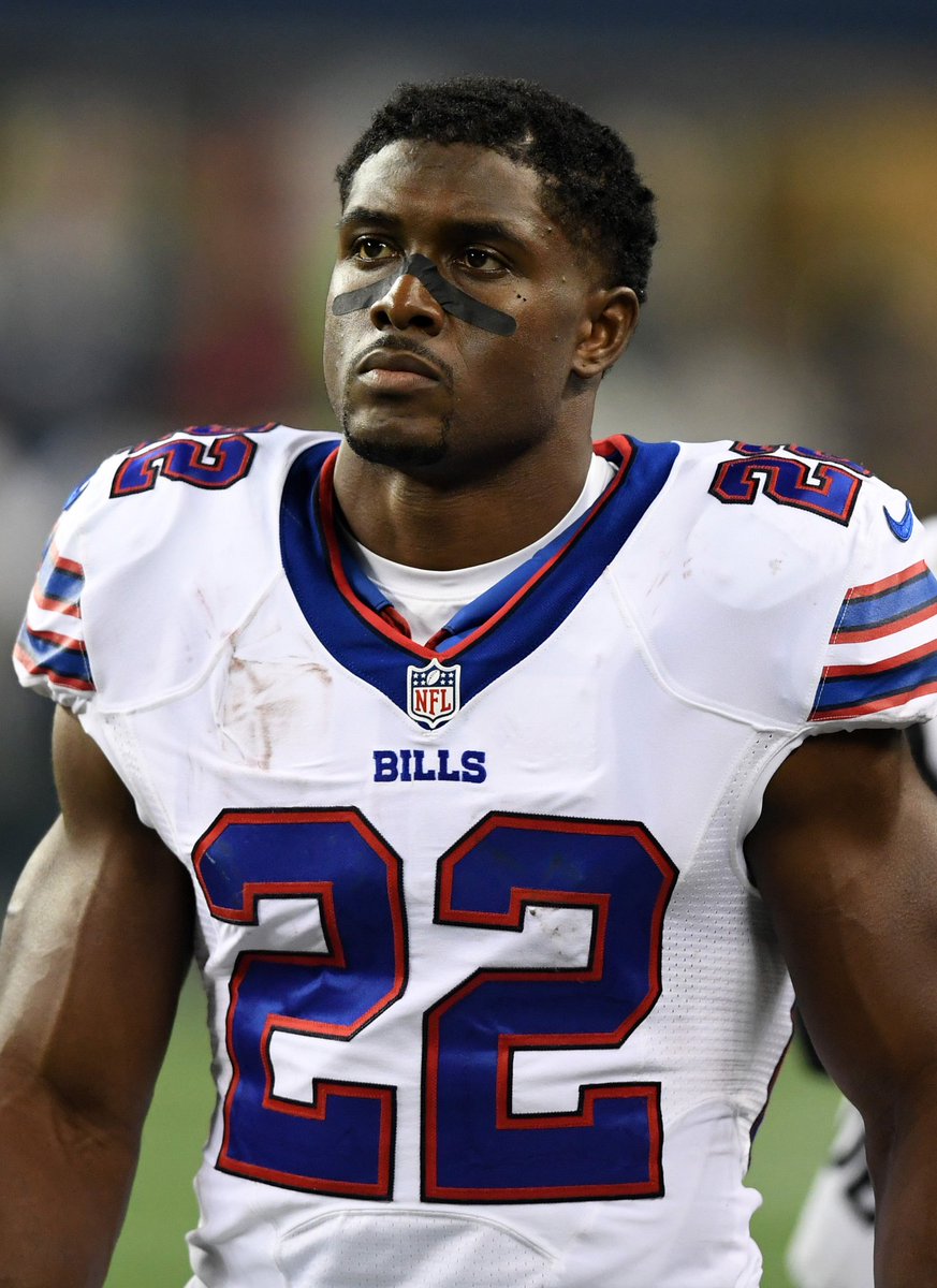 ForbiddenOne545's tweet photo. @_MLFootball Reggie Bush on the Bills https://t.co/eKpTvQ7zLH