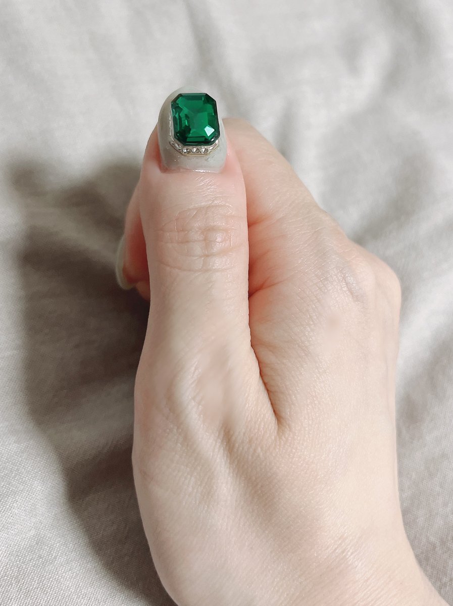 My new Gelnails and Stones!🟩✨💚 I wanted something Green-Bling like my OC Gloria. I love it. ☺️🦉💚