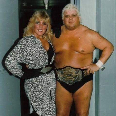 nicklaroberts's tweet photo. I have a resume and an #envelope.
#prowrestling @CodyRhodes https://t.co/rlMoTiNPl2