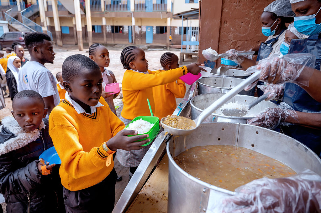 Comment: Why stopping children from going hungry must be part of the fight against #climatechange. Read oped by Wawira Njiru, CEO of @Food4Education. @wawiranjiru #lossanddamage #climateresilience @UNESCO #poverty @tslavinm @LiamDowd10 @REvents_SustBiz reuters.com/sustainability…