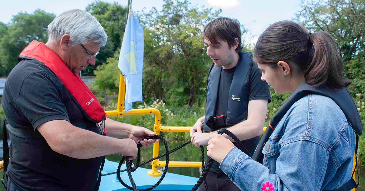 Are you looking for a unique #volunteering opportunity in the heart of #Edinburgh? Become an All Aboard volunteer and support our boat trips on the #UnionCanal for local community groups and charities. Become an All Aboard Volunteer today: peopleknowhow.org/join-our-team