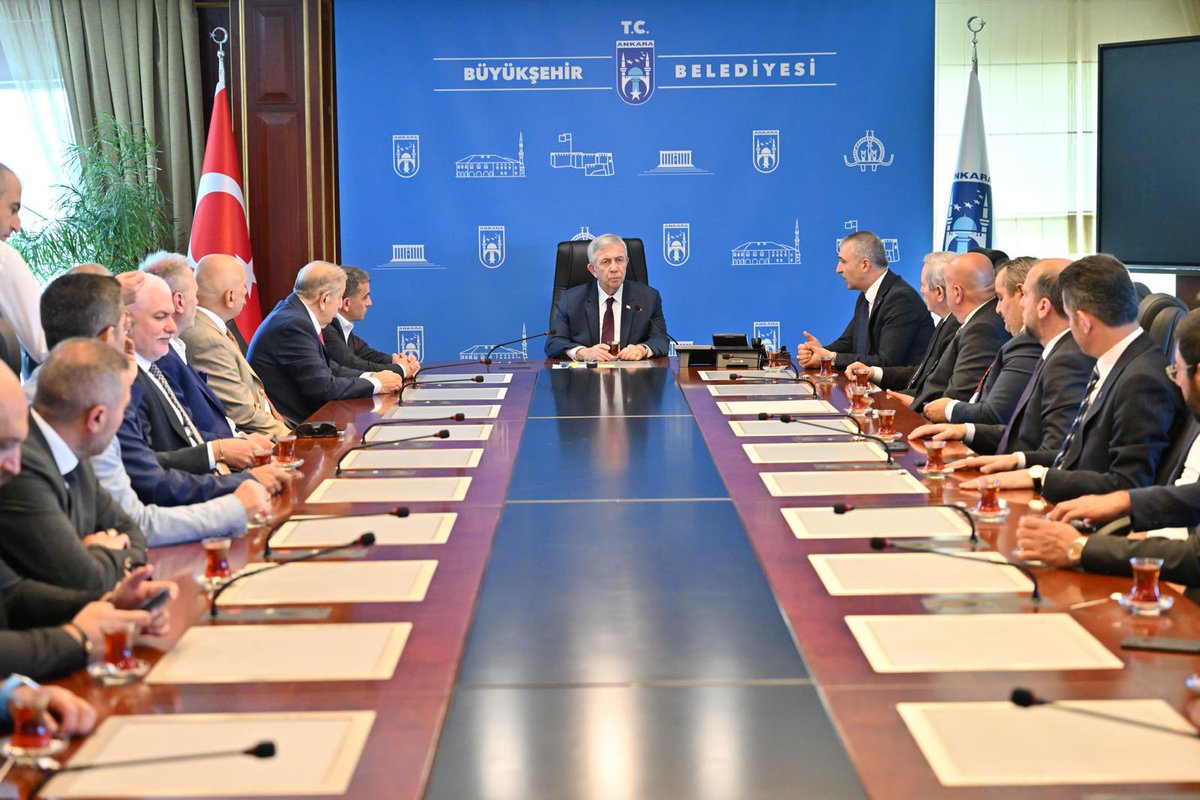 TelliogluTahir's tweet photo. Ankara Büyükşehir Belediye Başkanlığı’na tekrar seçilen 
sayın Mansur Yavaş’a 
ve Büyükşehir Belediyesi Başkan Vekili 
sayın Faruk Köylüoğlu’na, 
İnşaat Müteahhitleri Konfederasyonu (İMKON) yönetimi olarak hayırlı olsun ziyaretine bulunduk.

Konfederasyon olarak; Ankara’mızı daha yaşanabilir kılacak, katma değer kazandıracak ve Ankaralı hemşerilerimizin faydasına olacak başta “Kentsel Dönüşüm” olmak üzere, her türlü projelere destek olacağımızı ifade ettik.
Samimi karşılamaları için kendilerine teşekkür ediyoruz.
@mansuryavas06 @KoyluogluFaruk