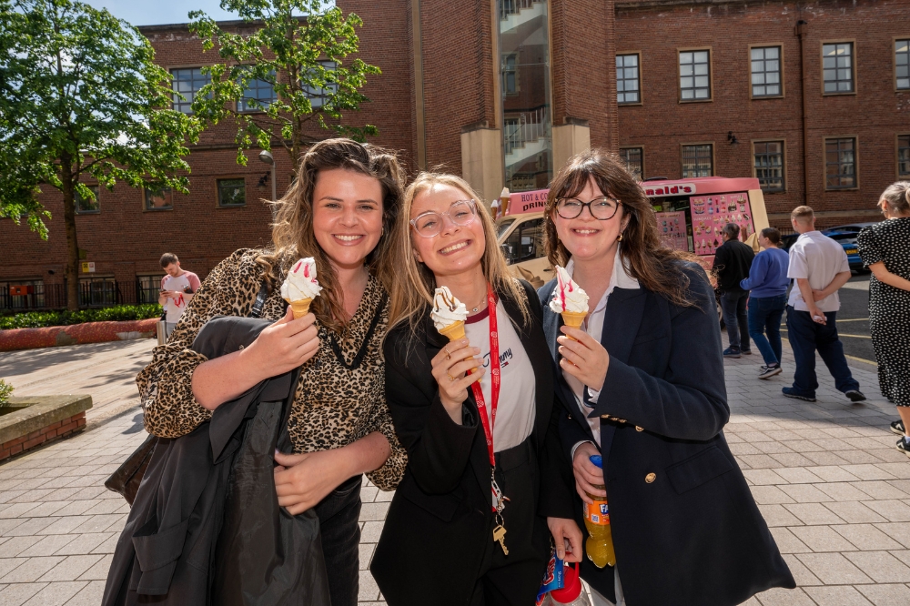 Last week we celebrated #MentalHealthAwarenessWeek at @QUBelfast with a programme of wellbeing and sporting events centered around the theme of 'Movement'. ➡️ View some 'in pictures' highlights on the Staff Gateway: qub.ac.uk/sites/StaffGat… #LoveQUBstaff