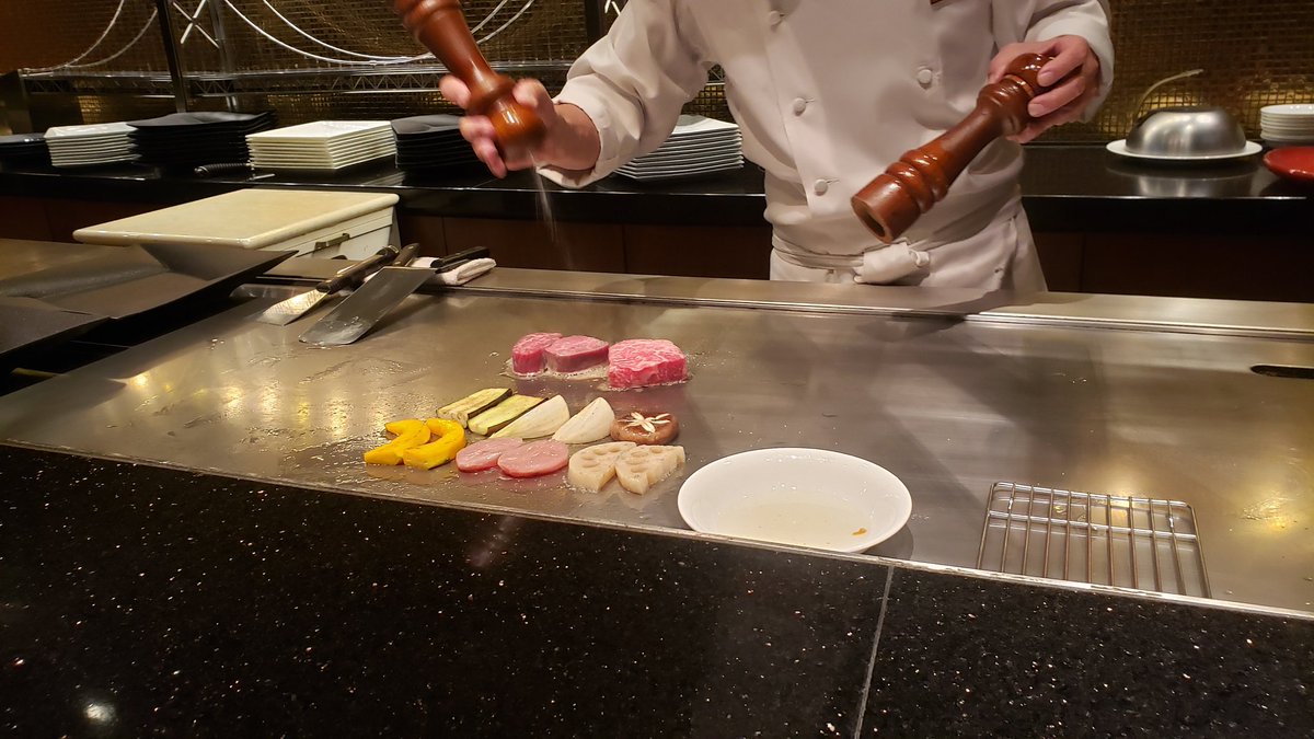 kongking07301's tweet photo. お昼はホテルの鉄板焼のお店で淡路島
牛の食べ比べ❗
淡路牛美味しすぎ🤤 https://t.co/iuOQhfz0kz