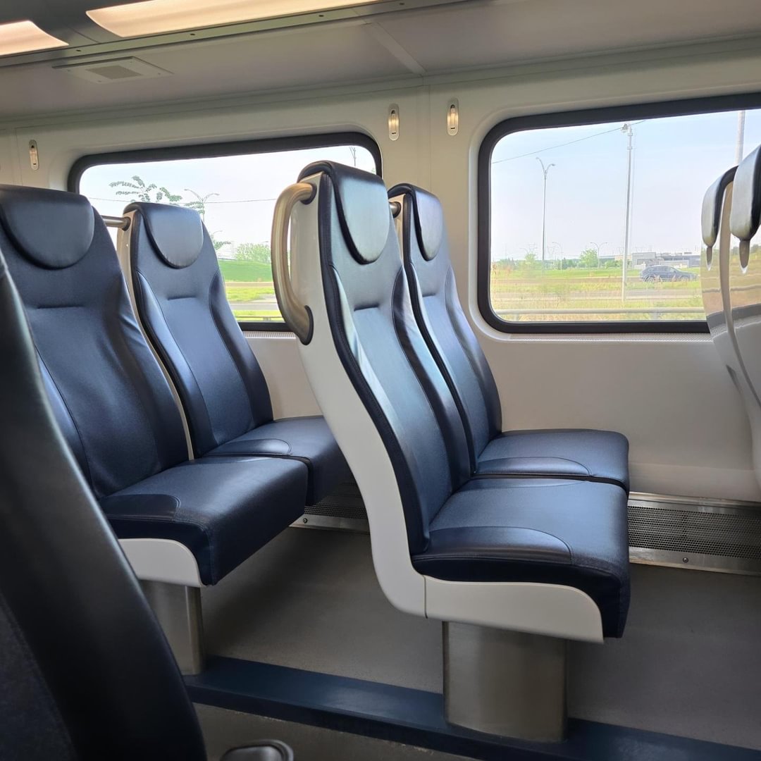 Wow. Looks like lots of folks are extending their long weekend. The train into downtown Montréal is NEVER this empty on a workday morning. Enjoying my private car while it lasts.