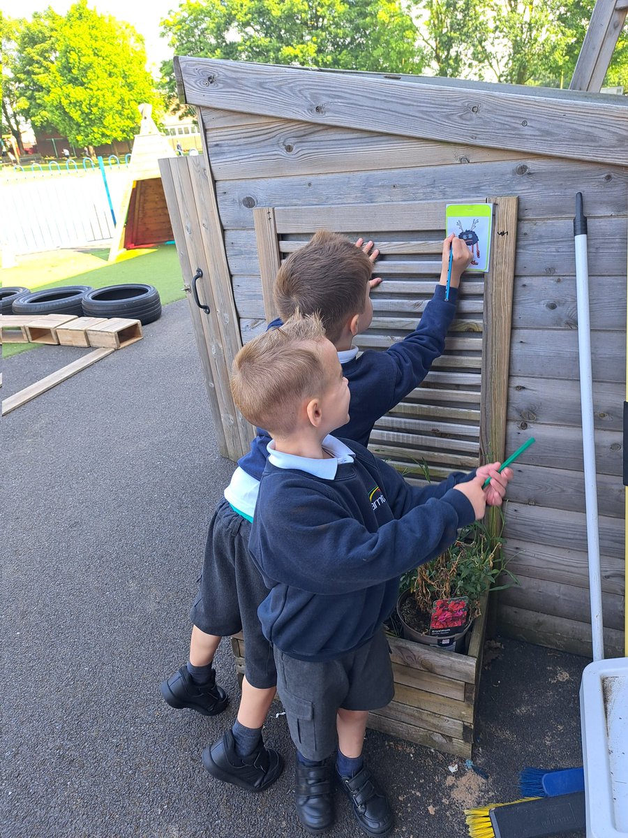 Reception were excited to find that Aliens had landed today.
They used team building and leadership skills to complete their activities. <a href="/BarntonMrsF/">Mrs Fisher</a> #bcnpsessentialskills