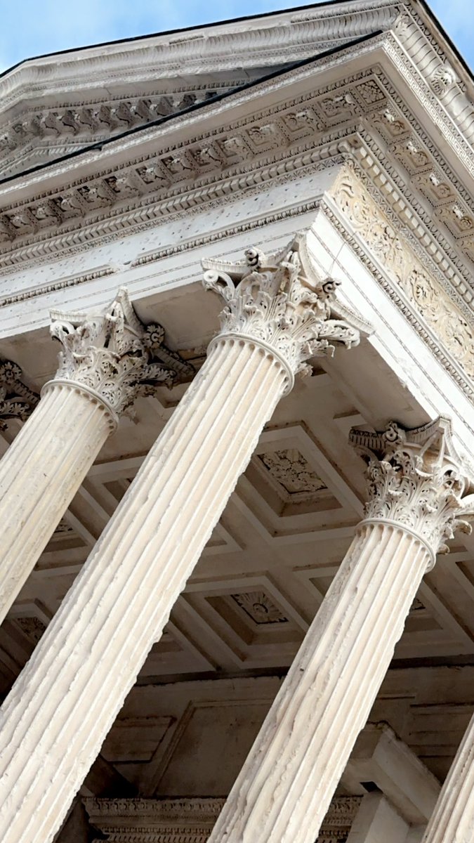 syldu30's tweet photo. Petit passage à la Feria et comme toujours admirer la beauté de la Maison Carrée avec ses sculptures d’une grande finesse 🤩 @nimes @UNESCO_fr  @maisoncarree21 https://t.co/odhdKYx4g4
