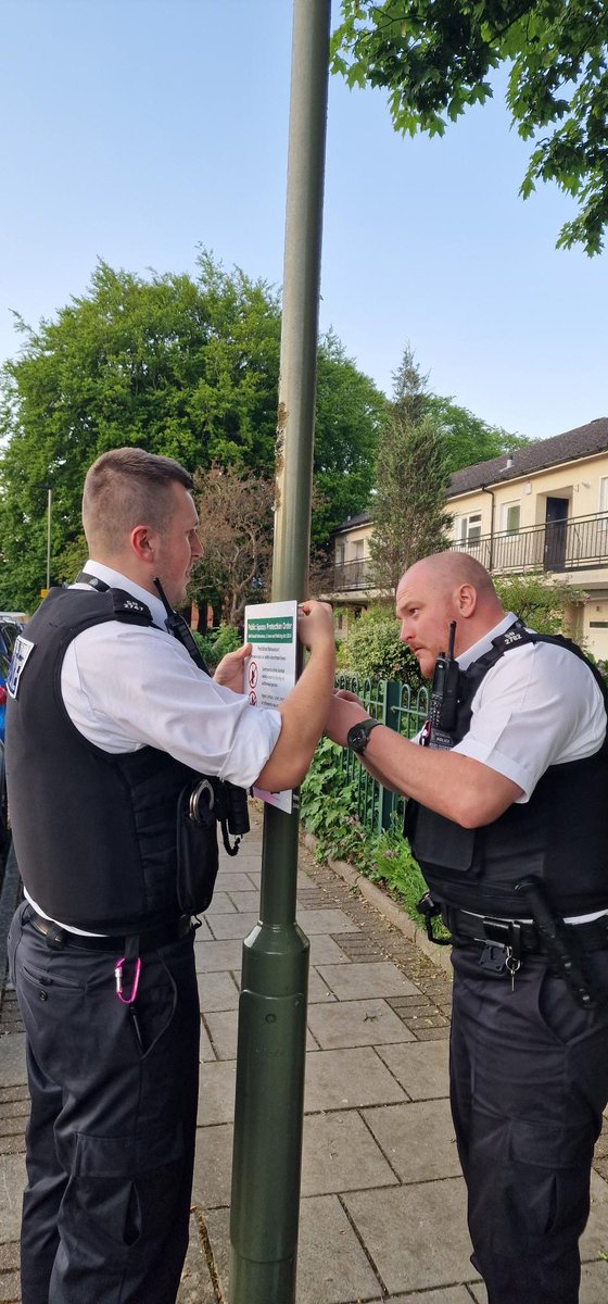 MPSBigginHill's tweet photo. Due to constant reports of groups gathering in the Kingsmead area, smoking and being anti-social, a Public Space Protection Order  has been placed to remind those that this behaviour will not be tolerated. Thanks to our fire station for the use of their spanner! https://t.co/qRJgVHxtNE