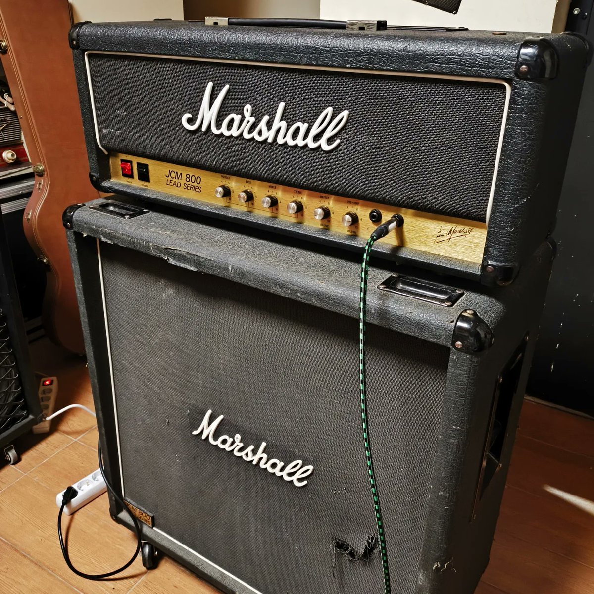 Manu -> Kitarshokak

+ info:

kitarshokak.com

#marshall #marshalljcm800 #marshall4x12 #gibson #gibsonlespaul #musica #sonidoprofesional #sonido #sound #vintagestyle #ventasonline #salmenta #salgai #forsale #instrumentosmusicales #musikatresnak #basquecountry