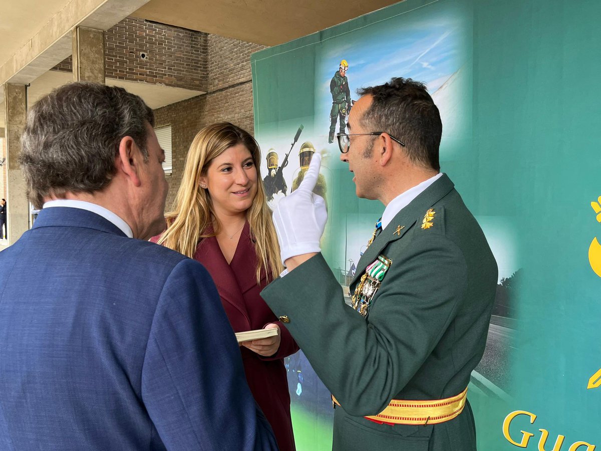 La @jcyl representada por el Consejero @luismiggago y yo hemos acudido al 180 Aniversario de la fundación de la @guardiacivil , instituto fundamental para nuestro país y orgullo para los ciudadanos. ¡Enhorabuena! A por otros 180 años.