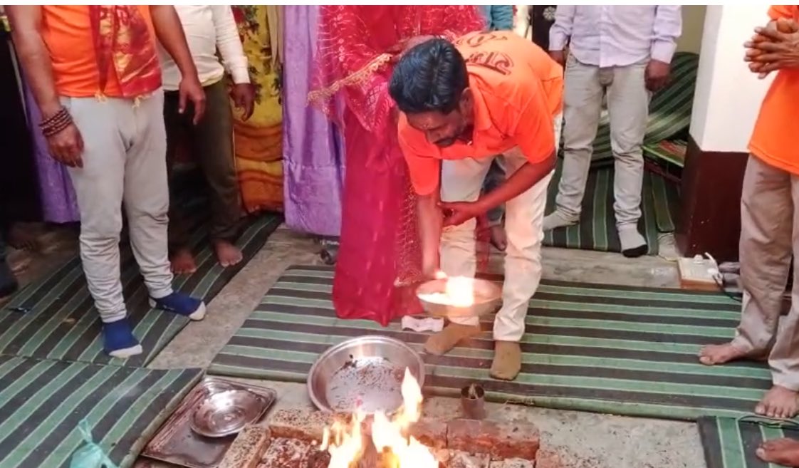 Covered an extraordinary story this weekend from the heart of Fatehpur The woman I am with is Kavita Devi, who along with her husband Shiv Prasad was forced to convert to Islam 20 years ago They migrated to Fatehpur from Varanasi for work and started living in an all