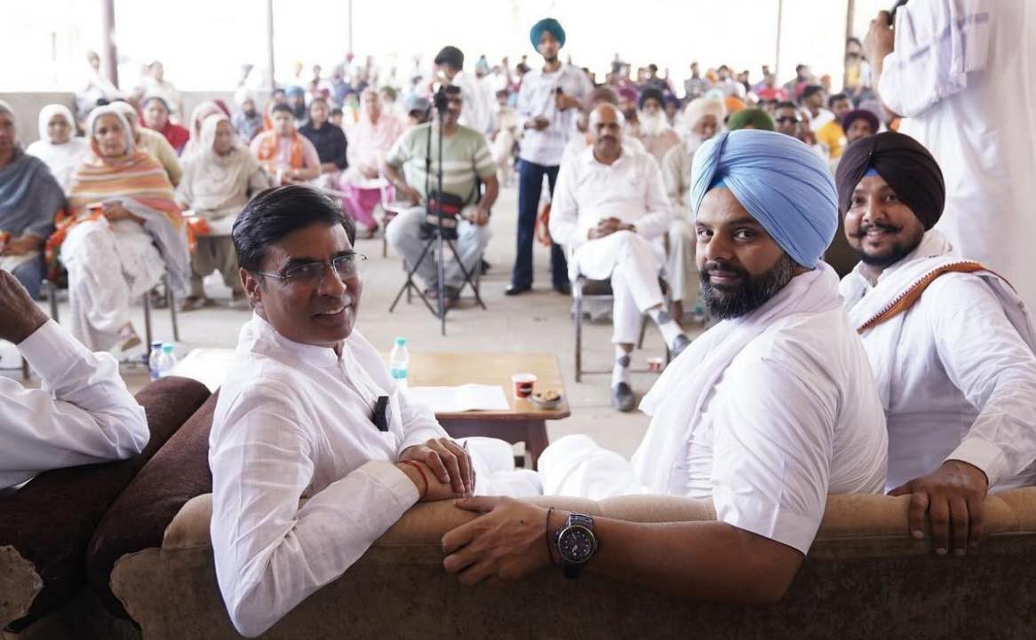 mypunjabitv's tweet photo. ਕੰਗ ਤੇ ਸਿੰਗਲਾ ਦੱਸਣ ਰਾਹੁਲ ਤੇ ਕੇਜਰੀਵਾਲ ਦੋਸਤ ਹਨ ਜਾਂ ਦੁਸ਼ਮਣ : ਡਾ. ਸੁਭਾਸ਼ ਸ਼ਰਮਾ, ਬੀਜੇਪੀ, ਉਮੀਦਵਾਰ, ਅਨੰਦਪੁਰ ਸਾਹਿਬ

@kang_malvinder
@VijayIndrSingla https://t.co/PZnyYXVBs9