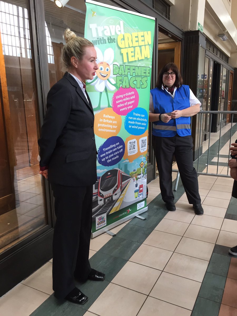 Burleywoodheadp's tweet photo. Rail safety #leedsstation @CrossCountryUK #safeme https://t.co/8OMk8YiaCA